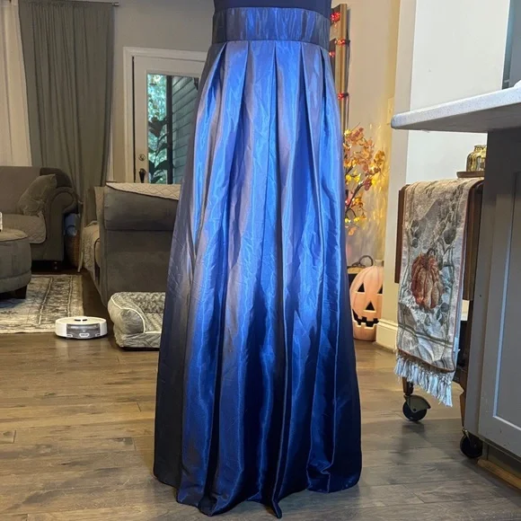 SLNY ombre Blue Sleeveless Gown - Picture 3 of 10